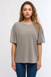 Серая женская футболка оверсайз из органического хлопка, окрашенная в минералы Chandraswear