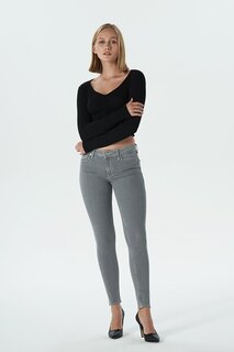 Серые джинсовые брюки скинни на молнии с нормальной талией Naomi C 4526-039 CROSS JEANS