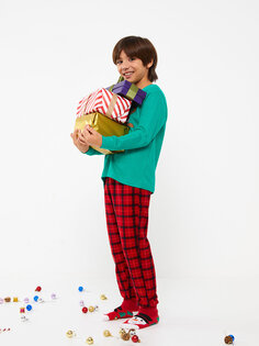 Новогодний тематический пижамный комплект с круглым вырезом для мальчика с длинными рукавами LCW Kids, изумруд