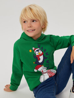Толстовка с капюшоном для мальчиков с новогодней тематикой и длинными рукавами LCW Kids, средне-зеленый