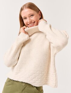 Короткий вязаный свитер с высоким воротником и длинными рукавами цвета экрю Jimmy Key