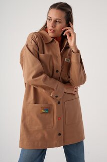 Бежевая хлопковая куртка на пуговицах с карманами с декоративными этикетками ALL DAY
