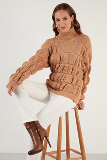 Вязаный свитер с высоким воротником и сборками 4616108 Lela, коричневый
