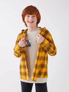Габардиновая рубашка удобного кроя с капюшоном для мальчика LCW Kids, желтый плед