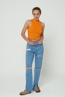 Голубые джинсы прямого кроя с завышенной талией и манжетами и прорезями на пуговицах Diana C4517-060 CROSS JEANS