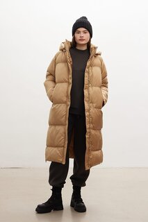 Длинная куртка-пуховик светло-коричневого цвета с карманами Manuka