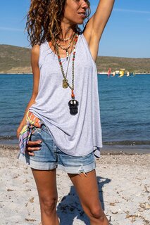 Женская серая базовая футболка трапециевидного силуэта без рукавов с v-образным вырезом JR401 GÜNEŞ KIZI
