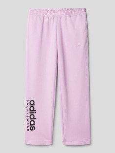 Спортивные брюки с принтом этикеток ADIDAS SPORTSWEAR, фиолетовый