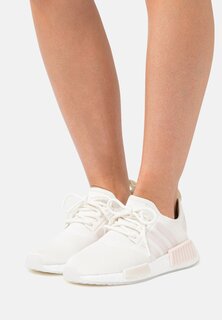 Низкие кроссовки NMD R1 W adidas Originals, кремовый/кварц/обувь белая