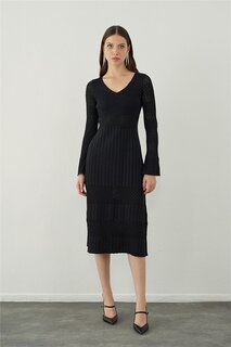 Черное ажурное трикотажное платье с V-образным вырезом Sherin