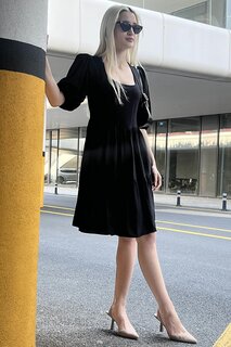 Черное базовое короткое платье с открытой спиной MADMEXT
