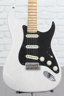 Fender Custom Shop Custom Strat Journeyman Relic с обратной головкой грифа — Aged White Blonde