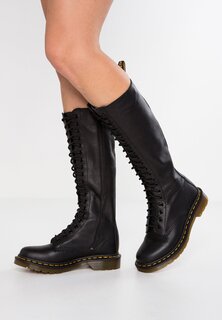 Ботинки на шнуровке 1B60 20 EYE BOOT Dr. Martens, черный