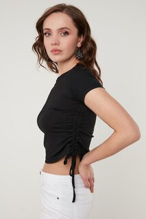 Укороченная блузка с короткими рукавами и сборкой по бокам 5864010 Lela, черный