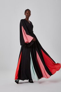 Черное платье с цветными блоками Mizalle