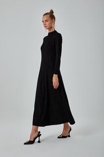 Черное трикотажное платье с блестками Mizalle