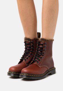 Ботильоны на шнуровке Dr. Martens 1460 SERENA, цвет brown abruzzo