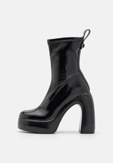 Ботинки Tacón KARL LAGERFELD ASTRAGON HI STRETCH BOOT II, черный