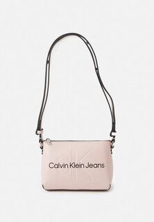 Сумка Calvin Klein Jeans ЧЕХОЛ ДЛЯ КАМЕРЫ SCULPTED MONO, цвет pale conch