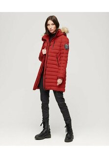 Куртка Superdry ПУХОВИК СРЕДНЕЙ ДЛИНЫ С КАПЮШОНОМ Fuji, цвет VARSITY RED