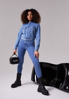 Джинсовая куртка Calvin Klein Jeans ЭКСКЛЮЗИВНАЯ УКОРОЧЕННАЯ ДЖИНСОВАЯ КУРТКА 90S, цвет denim medium