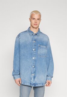 Джинсовая куртка Tommy Jeans ЭКСКЛЮЗИВНАЯ ОВЕРШИНКА AIDEN, цвет denim light