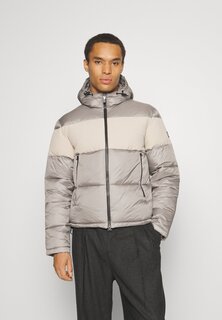 Зимняя куртка EA7 Emporio Armani, цвет grigio chiaro