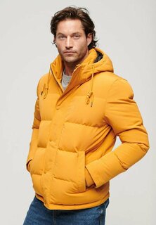 Зимняя куртка Superdry EVEREST HOODED PUFFER, темно-горчичный с нашивкой