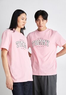 Футболка с принтом Tommy Jeans ФУТБОЛКА VARSITY UNISEX, цвет ballet pink