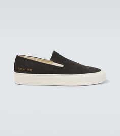 Наденьте замшевые слипоны Common Projects, черный