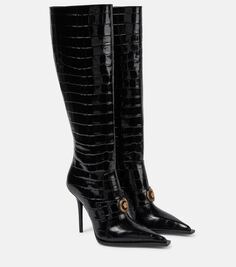 Сапоги до колена из лакированной кожи с тиснением под крокодила Versace, черный
