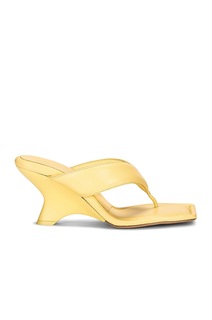 Мюли Gia Borghini Leather Thong Wedge Sandal, цвет Butter Yellow