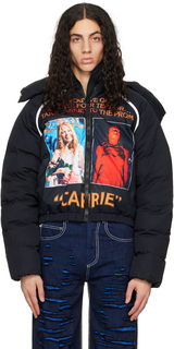 Черная пуховая куртка с плакатом Carrie JW Anderson