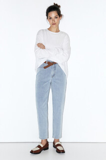 брюки джинсовые с ремнем женские Джинсы mom с высокой посадкой и ремнем Befree