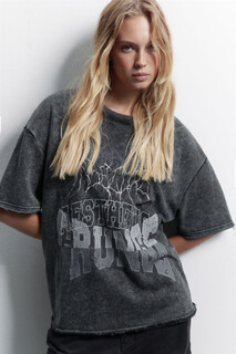 футболка женская Футболка oversize состаренная с принтом в стиле гранж Befree