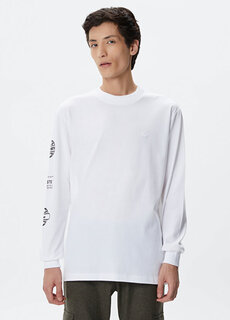 Белая мужская футболка свободного покроя с длинным рукавом и круглым вырезом с принтом Lacoste