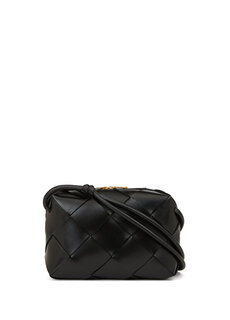 Маленькая черная женская кожаная сумка с кассетным фотоаппаратом Bottega Veneta