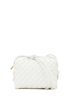 Белая женская кожаная сумка mini loop camera Bottega Veneta