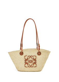 Маленькая бежевая женская сумка через плечо anagram из пальмового волокна Loewe