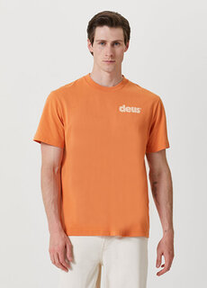 Оранжевая футболка с логотипом Deus Ex Machina