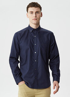 Мужская рубашка стандартного кроя с воротником на пуговицах темно-синего цвета Lacoste