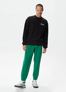 Зеленые спортивные штаны унисекс свободного кроя из органического хлопка Lacoste