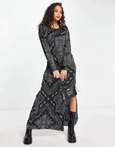 Атласное платье макси Vero Moda со сборками и разрезом черного цвета с принтом пейсли