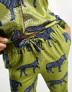 Атласный пижамный комплект на пуговицах с зебровым принтом и брюками цвета хаки Chelsea Peers
