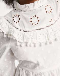 Кремовое мини-платье Miss Selfridge Broderie с помпоном