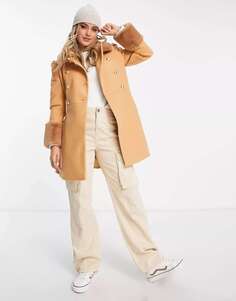 Пальто светло-бежевого цвета с воротником и манжетами из искусственного меха Miss Selfridge