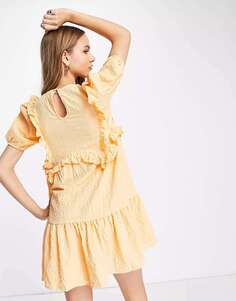 Свободное платье фактурного абрикоса с рюшами спереди Neon Rose