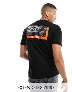 Черная футболка с логотипом EA7 на спине
