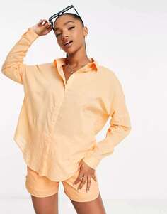 Оранжевая рубашка оверсайз в сочетании с одеждой Pieces