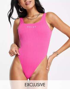 Ярко-розовый купальник в рубчик с высокими штанинами VAI21